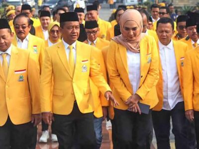 Bahlil Lahadalia (tengah)