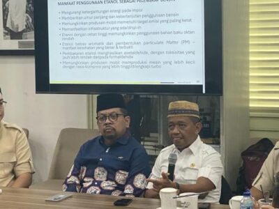 Ketua Umum Partai Golkar, Bahlil Lahadalia (kedua dari kanan)