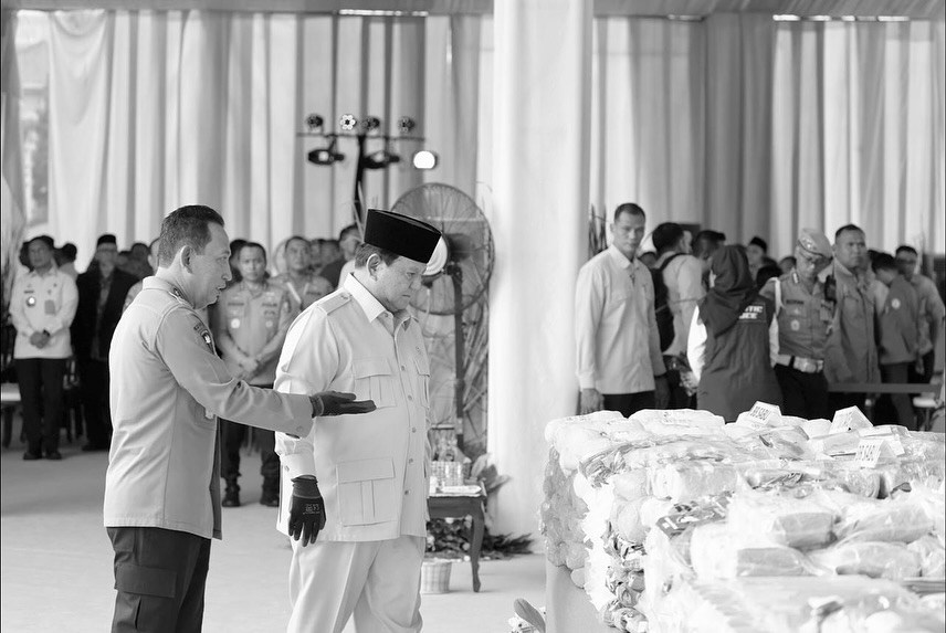Presiden Prabowo dan Kapolri Listyo Sigit dalam agenda pemusnahan barang bukti Narkoba sitaan Polri, di Mabes Polri, Rabu (28/10)
