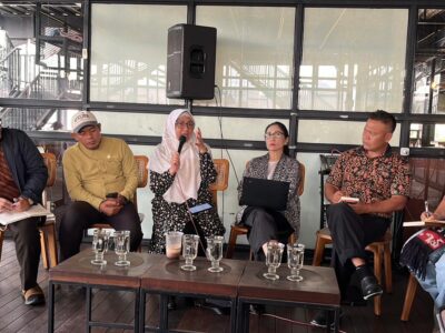 Diskusi Publik bertajuk “Ekonomi Kerakyatan dan Pengakuan Masyarakat Adat” yang diselenggarakan oleh Koalisi Kawal RUU Masyarakat Adat di SleepLess Owl, Jakarta Selatan, pada Rabu (8/10).