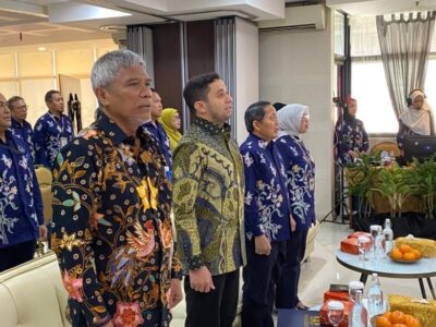 Habib Idrus Salim Al Jufri (kedua dari kiri)