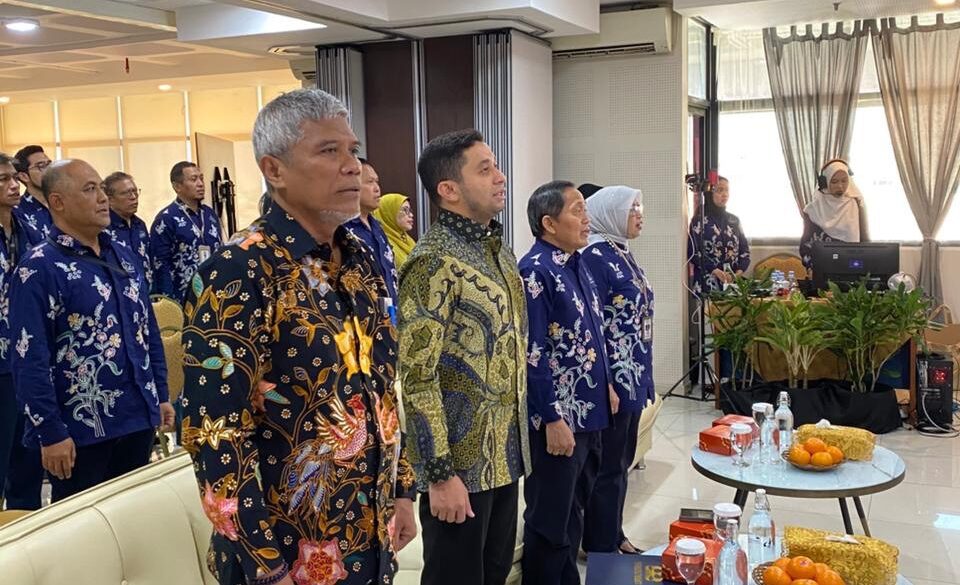 Habib Idrus Salim Al Jufri (kedua dari kiri)
