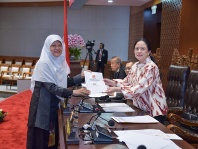 Reni Astuti PKS (Kiri)