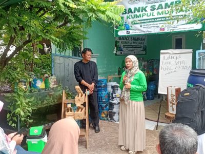 Direktur Bank Sampah Kumpul Mutiara, Indah Purwaningsih dalam peluncuran Bank Sampah Kumpul Mutiara, Minggu (14/06)