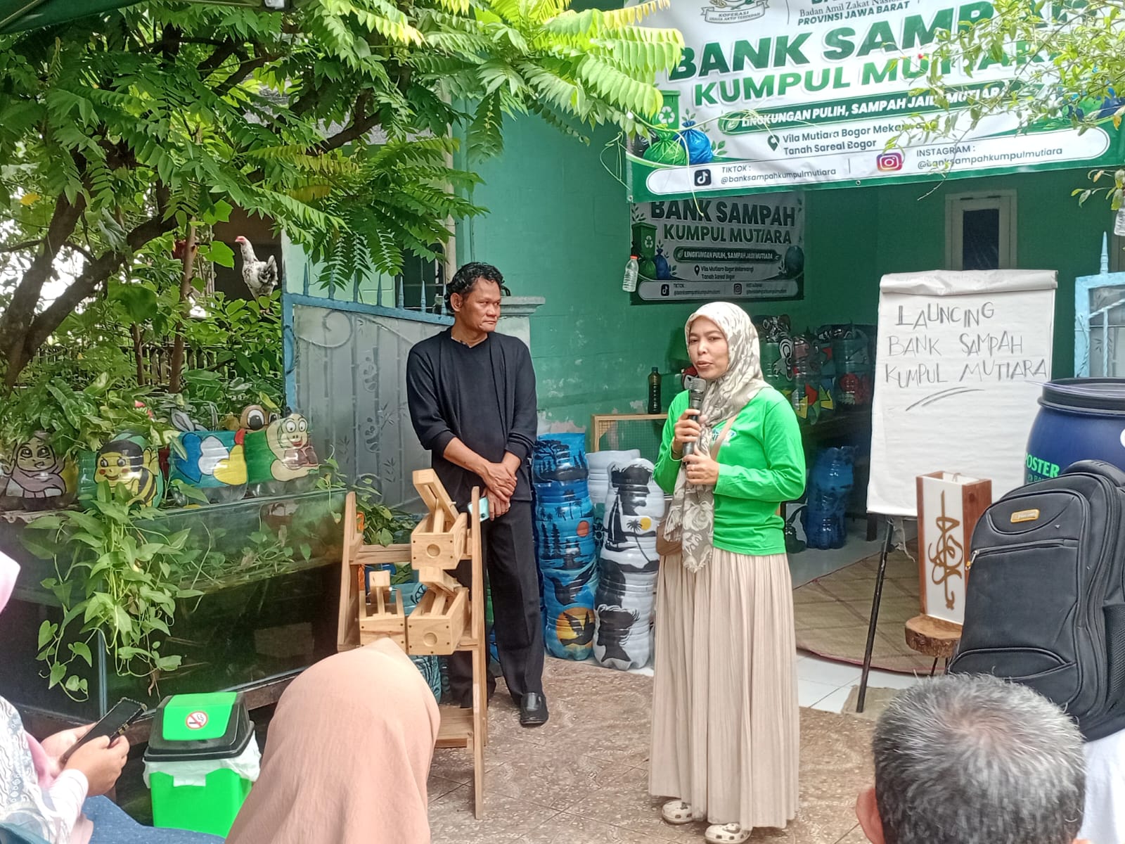 Direktur Bank Sampah Kumpul Mutiara, Indah Purwaningsih dalam peluncuran Bank Sampah Kumpul Mutiara, Minggu (14/06)