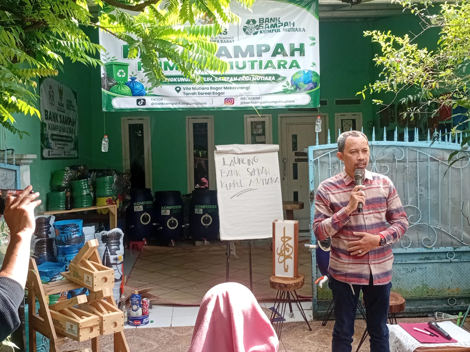 Sekretaris Kelurahan Mekarwangi, Kecamatan Tanah Sareal, Rully Ferdinansyah,