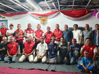 Ketua Panitia HUT ke-81 RI RT 06, Geizka Arief Ramadhan (keenam dari kiri)