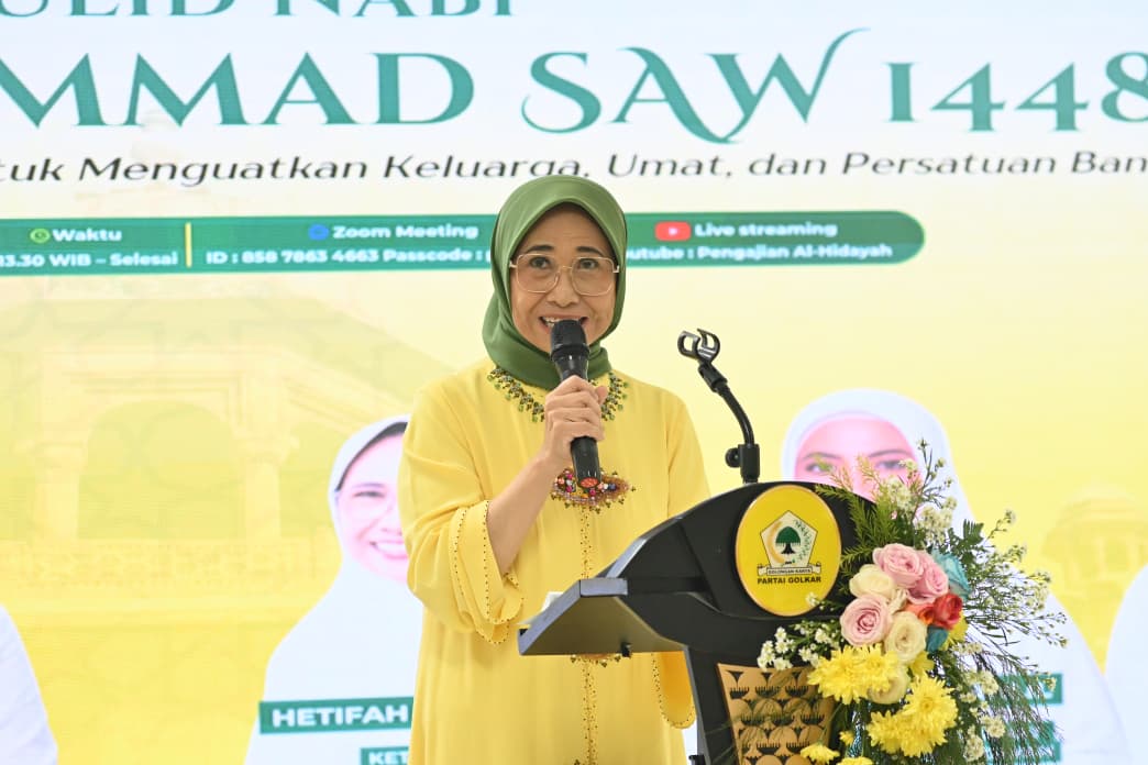 Ketua Umum DPP pengajian Al-Hidayah, Hetifah Sjaifudian